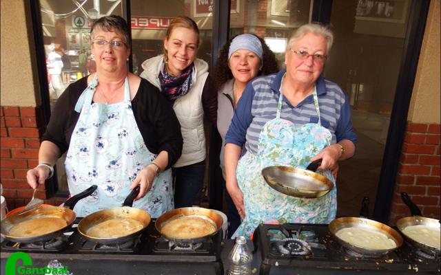 MJ du Toit (Pieter Jnr) , graad 10 leerder van Hermanus HoÃ«rskool is gekies vir die o/19 7â€™s rugbyspan wat in November na Dubai reis.Â  Ilse Klopper, Leigh Mclaren, sy ma Linda en ouma Riana is hard besig om fondse te in om sy droom te bewaarheid.Â  Skakel Linda by 079Â 692 1913 as jy â€˜n bydrae wil maak.