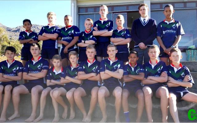 Laerskool  De Villiers Graaff se o/13 rugbyspan.  Agter van links:  Wihann Swartz,  Jesse van Kamp,  JP Jacobs,  Tobie Burger,  Benjamin Montgomery, MJ Visagie, EedrÃ© van Greunen en Irlin Booyse.  Voor:  Daniel van Dyk, ShÃ¡n Brink, Luca du Plooy, Rohan Spammer, Louis Erasmus, Petri Lottering, Clayton Pietersen, Pierre Kotze en Jan Botha.