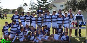 Die trotse o/13 rugbyspan van Laerskool Gansbaai wat 46-0 gewen het. Voor vlnr Henrique Lourens, Daniel Hanekom, Reynardt Roux en Billy Brown. 2de ry vlnr Stephan Groenewald, Karel Liebenberg, Divan Ras, Dâ€™AndrÃ¨ Waren, Janiel Klotz, John Dunn, Ethan Dickson en Jason Snoegela. 3de ry vlnr Mornay Nortje, Alzeed October, George Groenewald (Kaptein), Christof Dahl, AJ Bosch (Onderkaptein), NieldrÃ¨ Groenewald, Veno van Vuuren, Charl Eksteen, Hugo Carstens, Daniel Mans en Gavin Middleton. Agter vlnr Hayward Valentine, Gordon Cornelius (Afrigter), Mike Geldenhuys (Afrigter) en mnr Eben van der Merwe (Skoolhoof: Laerskool Gansbaai).