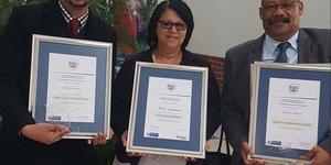 Gansbaai Academia se 3 onderwysers wat toekennings ontvang het,  is van links  Wilton Phillips, Mona Matthews en Tommy Wilson  (skoolhoof).