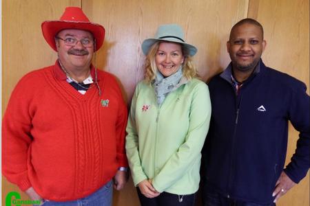 Elicia du Toit, â€˜n â€œouâ€ Gansbaaier sal voortaan die Gansbaai Sportsentrum bestuur en Theo Steenberg (regs) is as Operasionele Bestuurder aangestel.Â  Theo was voorheen werksaam by Worcester Munisipaliteit. Mnr Myburgh (Areabestuurder van die Overstrandse Munisipaliteit se Gansbaai Administrasie) het tydens hul verwelkoming gesÃª: â€œEk wag lankal vir hierdie aanstellings en is dankbaar dat dit gerealiseer het.â€