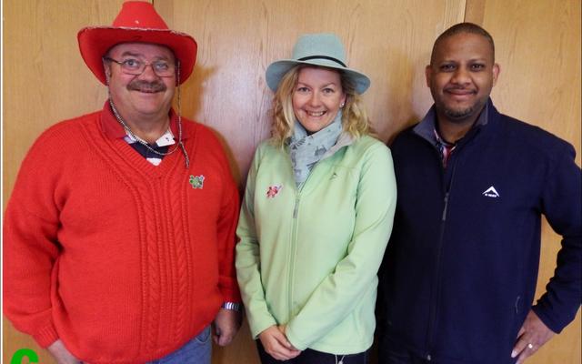 Elicia du Toit, â€˜n â€œouâ€ Gansbaaier sal voortaan die Gansbaai Sportsentrum bestuur en Theo Steenberg (regs) is as Operasionele Bestuurder aangestel.Â  Theo was voorheen werksaam by Worcester Munisipaliteit. Mnr Myburgh (Areabestuurder van die Overstrandse Munisipaliteit se Gansbaai Administrasie) het tydens hul verwelkoming gesÃª: â€œEk wag lankal vir hierdie aanstellings en is dankbaar dat dit gerealiseer het.â€