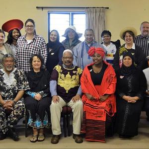 Die onderwysers van Gansbaai Academia het nie vir die leerders op Loslitdag, 1 September 2017 teruggestaan nie en hulself net so pragtig uitgedos. Op die foto lyk hulle soos â€˜n groep modelle.