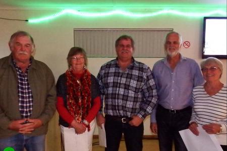 Die Birkenhead Boothengelklub spog met nuwe lede wat op Saterdag, 2 September 2017 tydens die maandeindfunksie voorgestel is en waartydens hulle elkeen ook â€˜n konstitusie ontvang het. Van links is Danie en Estelle du Toit, Philip Viljoen en Hennie en Maggie van Niekerk.