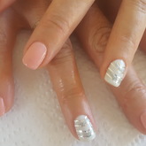 Overlay with accent nail