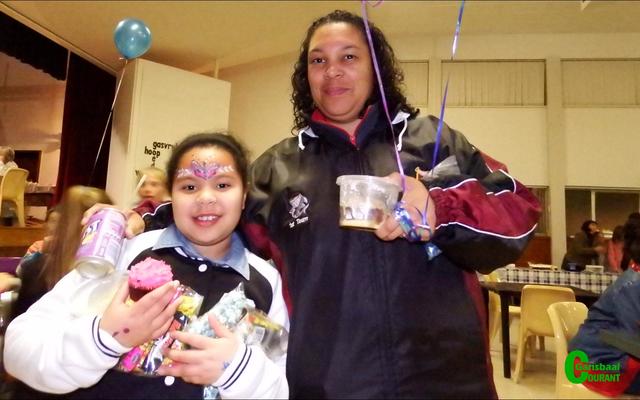 Dis nou â€˜n ma wat weet hoe om na haar dogter om te sien. Gabriella Bastian (8) en haar ma, Tanya Bastian.  