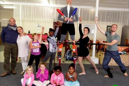 Die konsert â€˜Spring has Sprungâ€™ verg harde voorbereidingswerk. Van links is Philip Boyd, Lynette van Wyk, Wepenaar van der Walt (in die lug!), Marzhan Roux en Christian Pinkerton saam met van die  dansertjies tydens een van die oefensessies.