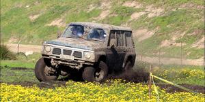 155 inskrywings is vanjaar ontvang vir Laerskool Gansbaai/Murasie se 4x4 dag.  Kosie en Nafie de Wet, die eienaars van Murasie en die hoofborg vir hierdie gewilde gesinsdag, stel hul fasiliteite elke jaar beskikbaar vir die groot fondsinsamelingsdag. Kosie Jnr berei jaarliks die baan en roete voor.  Die belangstelling het die organiseerders vanjaar oorweldig en daar moes inderhaas planne gemaak word om almal ordelik te akkommodeer.  