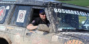 Die hindernisbaan wat behartig is deur  die Bosvarke 4x4 Klub van Kaapstad, was â€˜n groot trekpleister.  Die Wildebeest 4x4 klub, wat bestaan uit die Western Cape Challenge Club bestuurders, het hul staal kom wys tot groot vermaak van die hordes toeskouers.