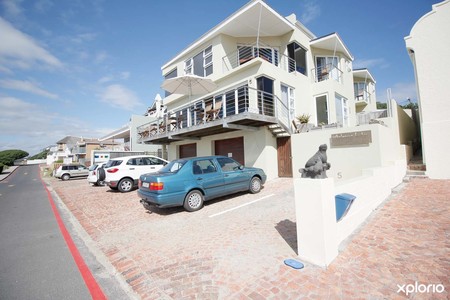 Whalesong_lodge_exterior_view_1517309874