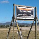 Sign at turnoff on R43