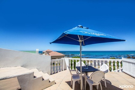 Walkerbay_accomodation_sitting_area_with_sea_view_1517481959