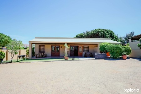 Gansbaai_town_lodge_units_exterior_2__1519908882