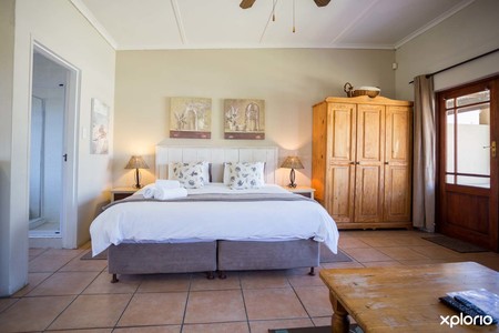 Gansbaai_town_lodge_bedroom_3__1519908942