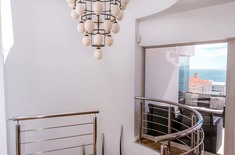 Seastar_lodge_stairs_1522059223