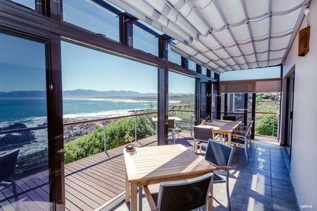 Cliff_lodge_breakfast_deck_1522322748