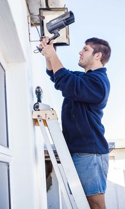 Computer_hut_installing_camera_1526286027