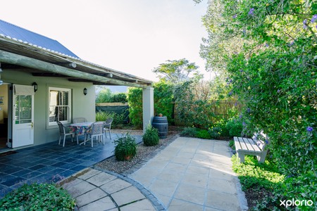 Reed_cottage_garden_1530798634