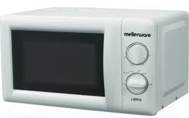 WHITE_MICROWAVE_1531130419