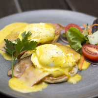 Egg Benedict with side