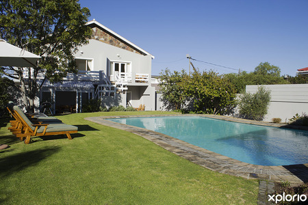 kleinmond_accomodation_moments_guesthouse_swimming_pool_1532070274