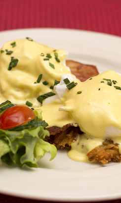 pringle_bay_coffee_shop_la_gallerie_art_and_coffee_salon_eggs_benedict_1535725868