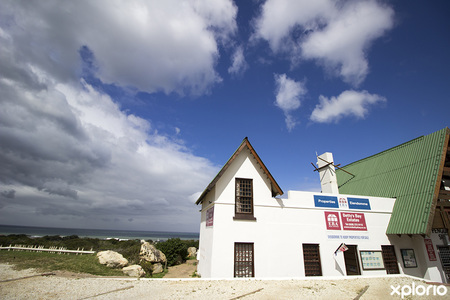 bettys_bay_real_state_era_real_estate_outside_view_1538377871