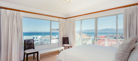 Stone_house_bedroom_with_view_1540476462