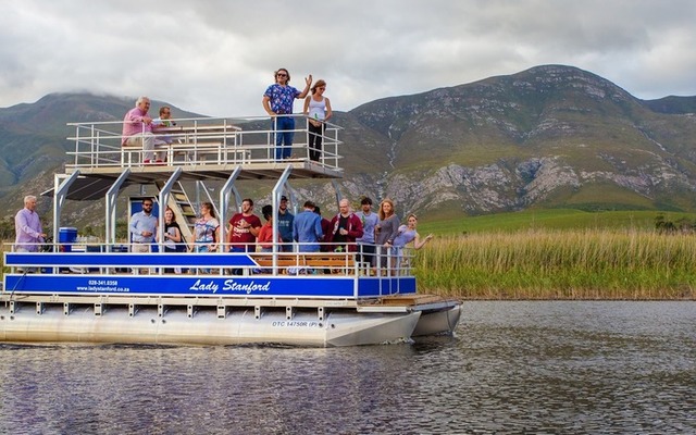 Lady_stanford_boat_on_river_1519733797_1542187236