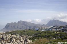 kleinmond_town_mountains_from_town_1543389280