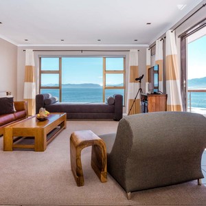 Cliff_lodge_suite_lounge_sea_view_1522322846_1545901680