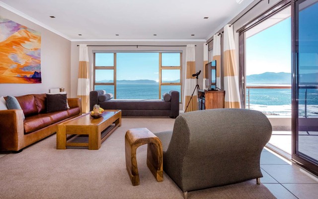 Cliff_lodge_suite_lounge_sea_view_1522322846_1545901680