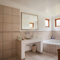 Garden room bathroom