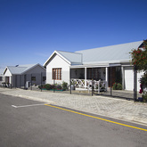 Bredasdorp Old Age Home - Suideroord - Exterior