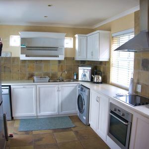 Seeff Struisbaai - Home in â€œSkulpiesbaaiâ€ - Kitchen