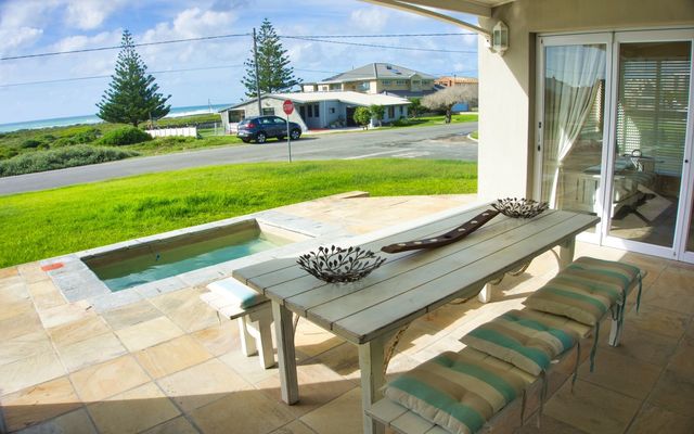 Seeff Struisbaai - Home in â€œSkulpiesbaaiâ€ - Swimming Pool
