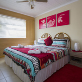 Gansbaai - On The Rocks B&B - Protea Room