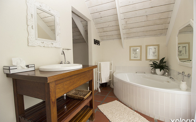 Overberg Gems - Big classy bathroom