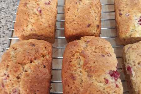 Moerse Farmstall - banana and raspberry bread