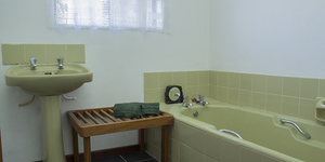 kleinmond_accomodation_the_wild_fig_bathroom_1532345174_1558518854