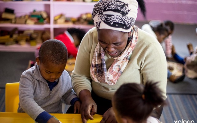Food_4_thought_teacher_helping_children_2_1525936480_1558517953