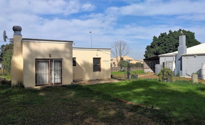 4 Bedroom House For Sale in Bredasdorp