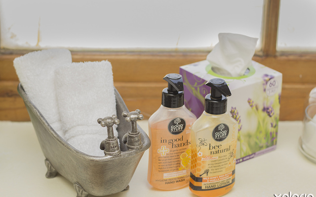 napier_accommodation_el_gallo_guest_accommodation_bathroom_decor_1543398797_1559762036