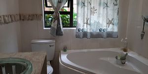 seeff_bredasdorp_4_bedroom_house_bathroom_1560932117