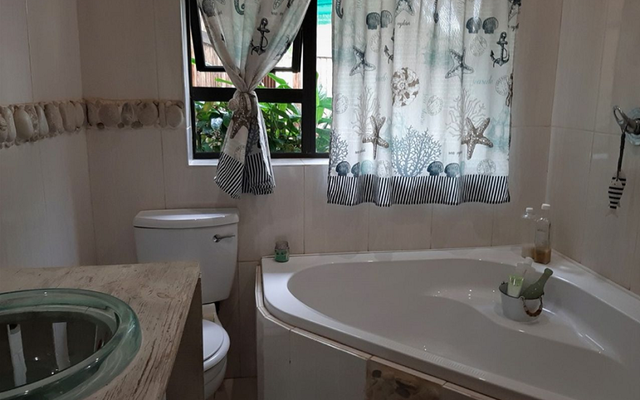 seeff_bredasdorp_4_bedroom_house_bathroom_1560932117