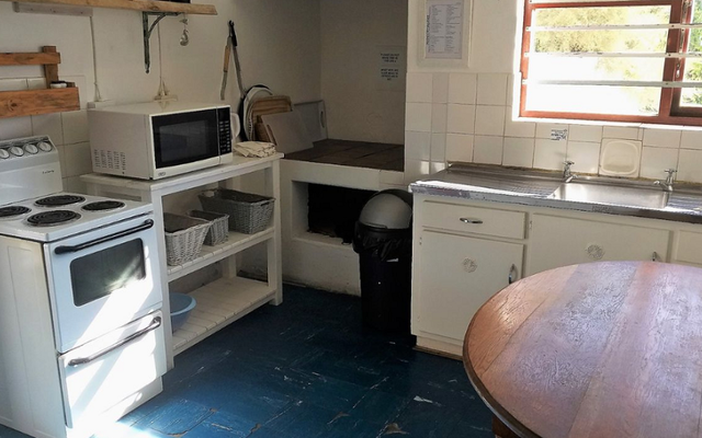 seeff_bredasdorp_Arniston_house_for_sale_kitchen_1560933801