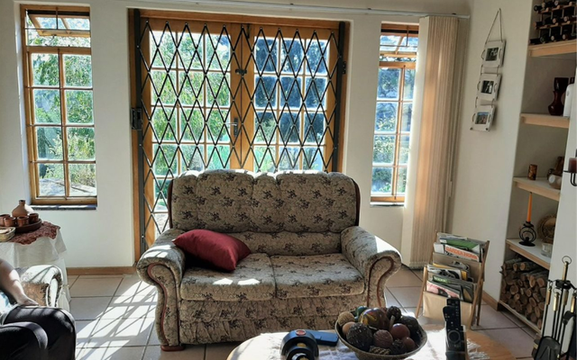 seeff_bredasdorp_3_bedroom_house_living_area_1562315557