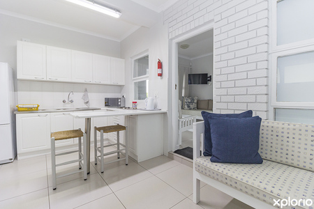 lagulhas_accommodation_south_point_lagulhas_self_catering_unit_one_kitchen_view_1563521166