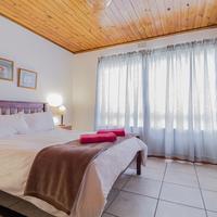 Gansbaai - Rots en See Self-Catering Villa - Room with Cot