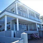Hermanus Beachfront Lodge - Exterior